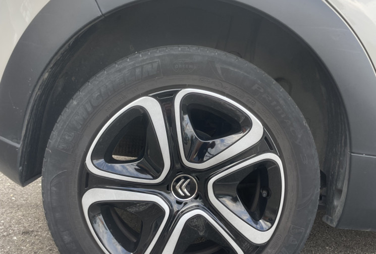 Citroën C3  1.2 Pure Tech 82 ch SHINE  Courroie de distribution OK entretien suivi