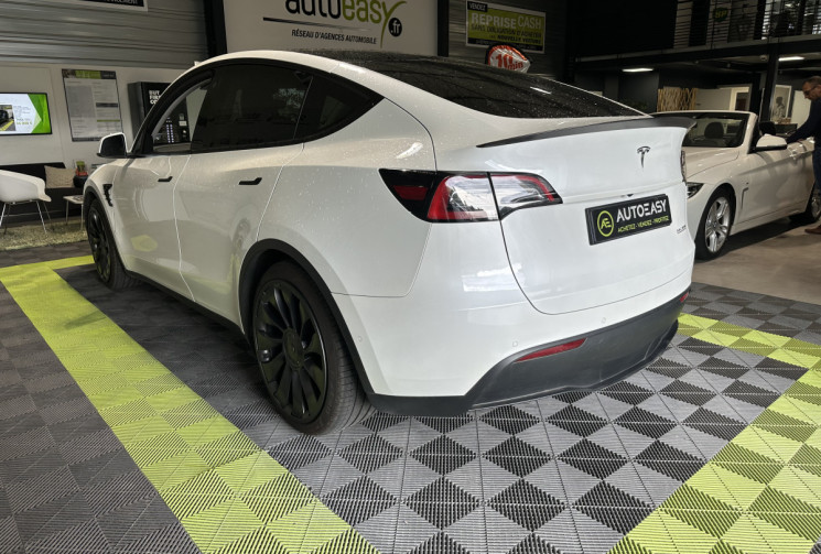 Tesla Model Y PERFORMANCE DUAL MOTOR AWD