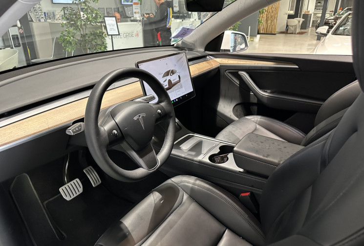 Tesla Model Y PERFORMANCE DUAL MOTOR AWD