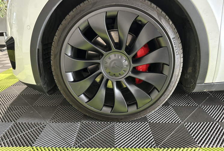 Tesla Model Y PERFORMANCE DUAL MOTOR AWD
