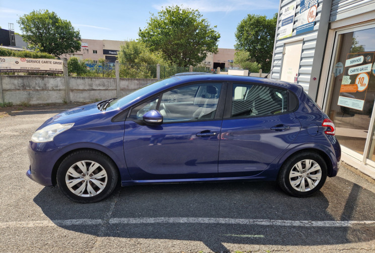 Peugeot 208 1.2 VTi Active 5p mai 2013