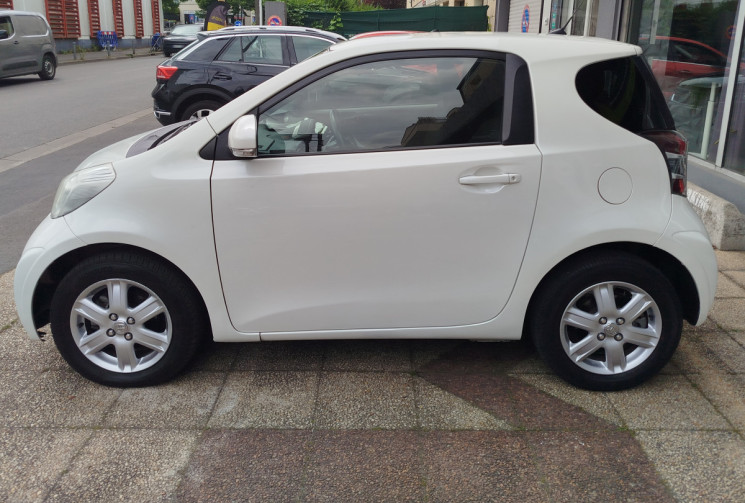 Toyota IQ iQ² MultiDrive 68 ch  VVT-i + Boite Auto