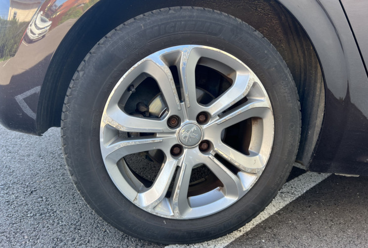 Peugeot 208 1.6 VTi 16V 120 cv