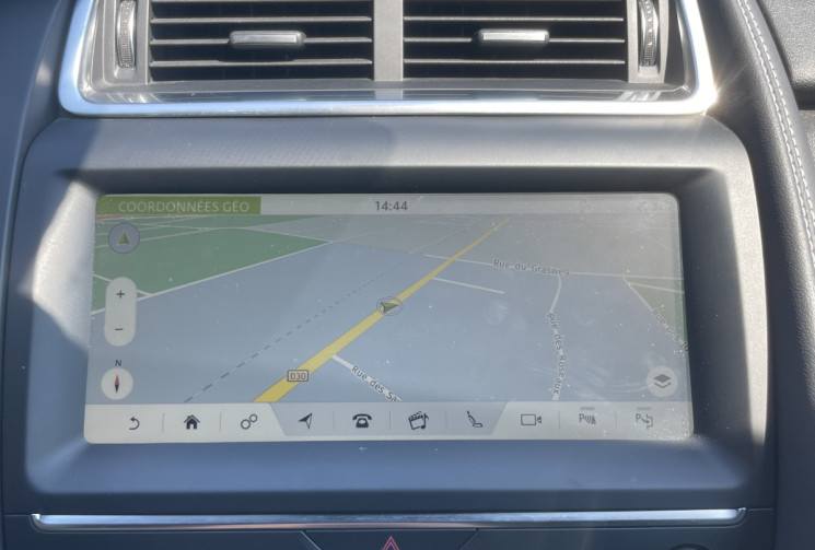 Jaguar E-Pace 2.0 D 180ch R-Dynamic HSE AWD BVA 9
