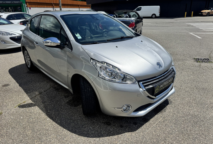 Peugeot 208 1.6 VTI 120 Allure - moteur à chaine très fiable