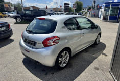 Peugeot 208 1.6 VTI 120 Allure - moteur à chaine très fiable