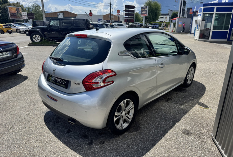 Peugeot 208 1.6 VTI 120 Allure - moteur à chaine très fiable