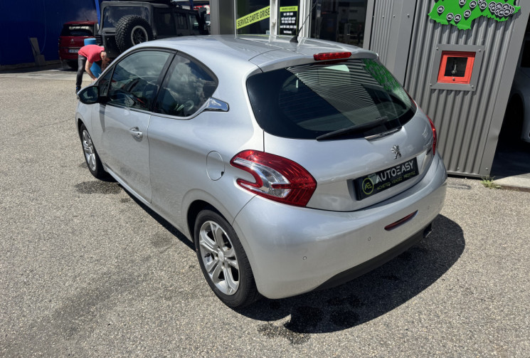 Peugeot 208 1.6 VTI 120 Allure - moteur à chaine très fiable