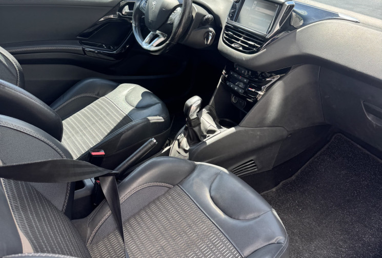 Peugeot 208 1.6 VTI 120 Allure - moteur à chaine très fiable