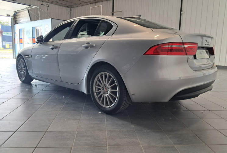 Jaguar XE 2.0 163 - PRESTIGE - BVA 8 - 3E MAIN -  TBE - GARANTIE - ENTRETIEN 