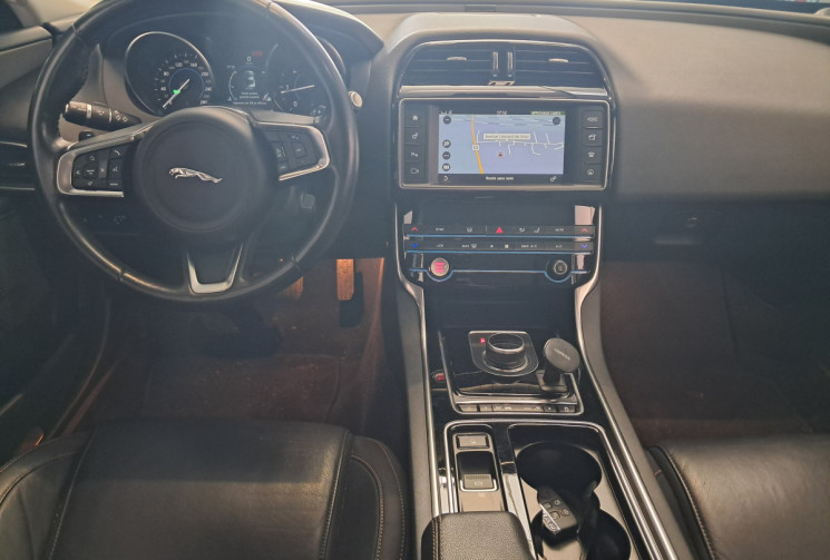Jaguar XE 2.0 163 - PRESTIGE - BVA 8 - 3E MAIN -  TBE - GARANTIE - ENTRETIEN 