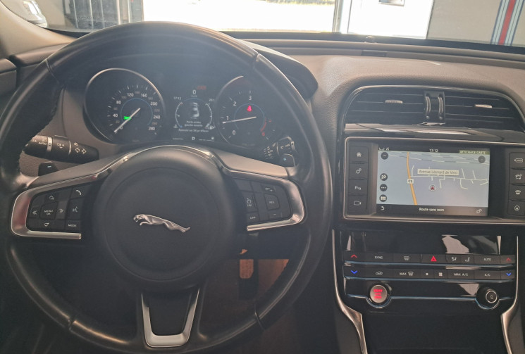 Jaguar XE 2.0D 163ch-8cv E-PERFORMANCE- PRESTIGE-BVA 8-TBE-GARANTIE-ENTRETIEN- 