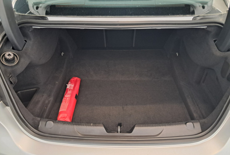 Jaguar XE 2.0 163 - PRESTIGE - BVA 8 - 3E MAIN -  TBE - GARANTIE - ENTRETIEN 