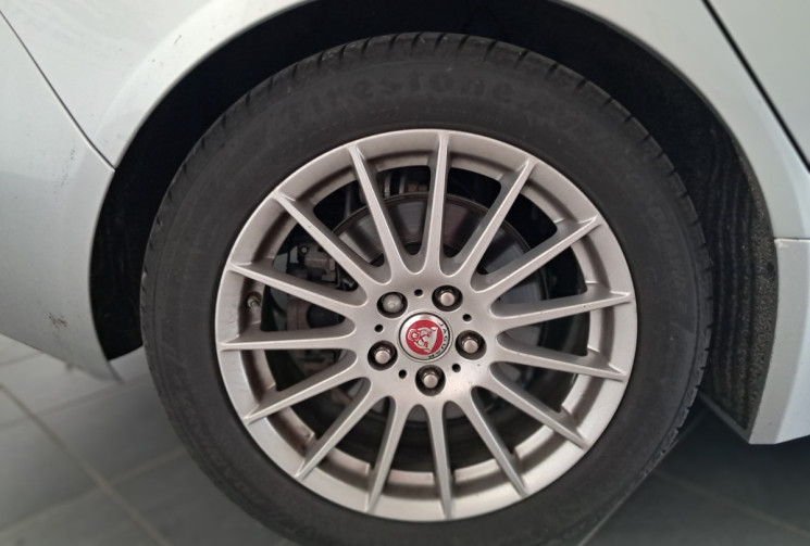 Jaguar XE 2.0 163 - PRESTIGE - BVA 8 - 3E MAIN -  TBE - GARANTIE - ENTRETIEN 