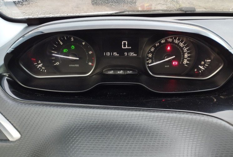 Peugeot 2008 1.5 BLUE HDI 100 SIGNATURE