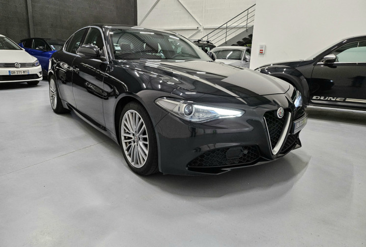 Alfa Romeo Giulia  2.2 jtd 180 cv lusso AT8 / suivi complet alfa romeo