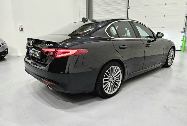 Alfa Romeo Giulia  2.2 jtd 180 cv lusso AT8 / suivi complet alfa romeo