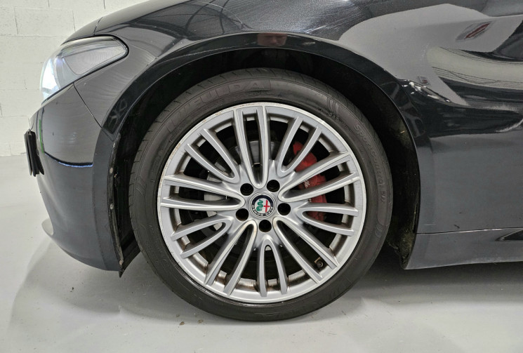 Alfa Romeo Giulia  2.2 jtd 180 cv lusso AT8 / suivi complet alfa romeo