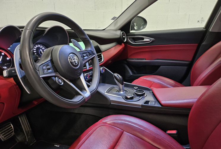 Alfa Romeo Giulia  2.2 jtd 180 cv lusso AT8 / suivi complet alfa romeo