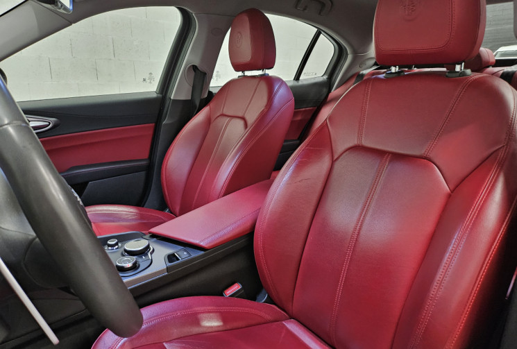 Alfa Romeo Giulia  2.2 jtd 180 cv lusso AT8 / suivi complet alfa romeo