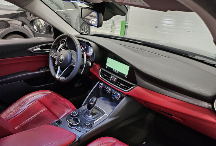 Alfa Romeo Giulia  2.2 jtd 180 cv lusso AT8 / suivi complet alfa romeo