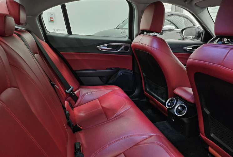 Alfa Romeo Giulia  2.2 jtd 180 cv lusso AT8 / suivi complet alfa romeo