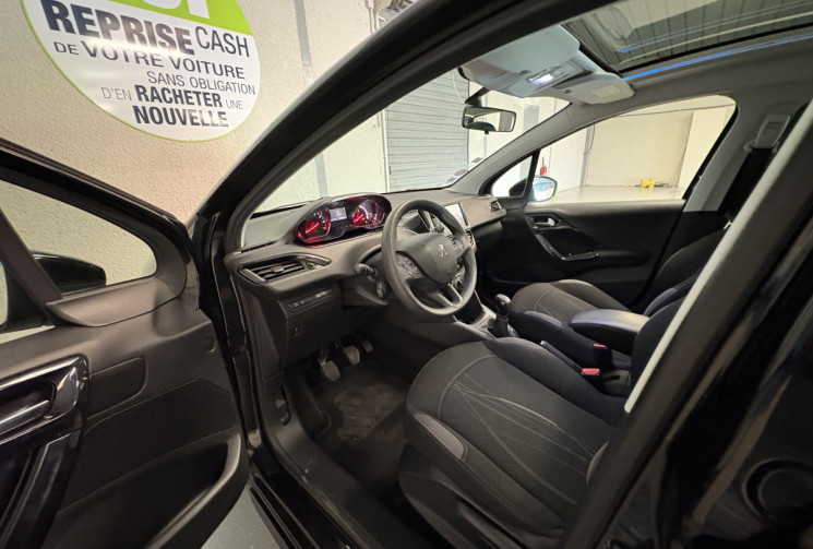 Peugeot 208  208 1.2 VTI 12V 82 CV -TBE- GARANTIE 6 MOIS-2 IEME MAIN-TOIT PANORAMIQUE-NOIRE