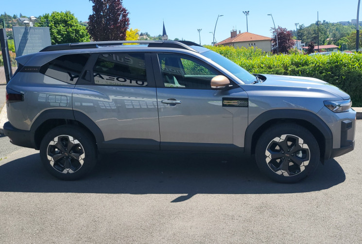 Dacia Bigster TCE  140  EXTREME + pack parking 360 degré (dispo immédiat)