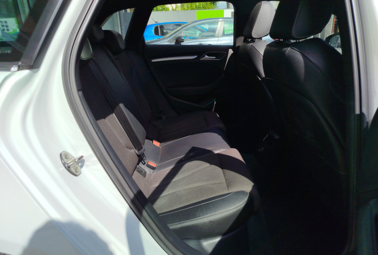 Audi A3 Sportback 35 TFSI CoD 150 S tronic 7 Sport / SUIVI AUDI / TOIT OUVRANT