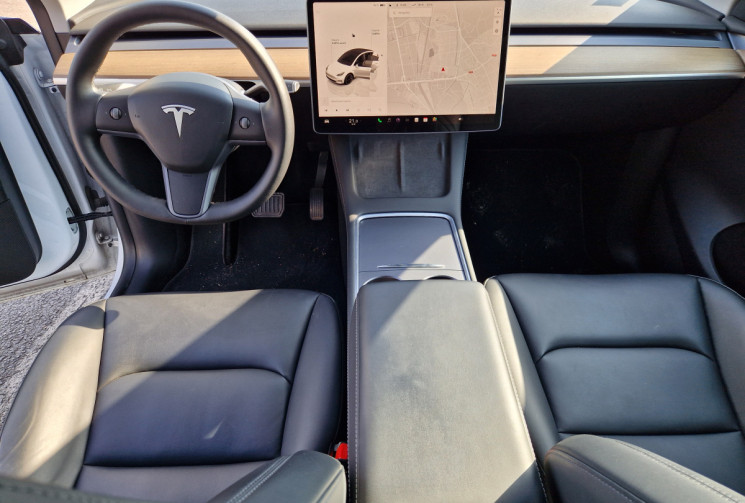 Tesla Model Y  Long Range AWD 