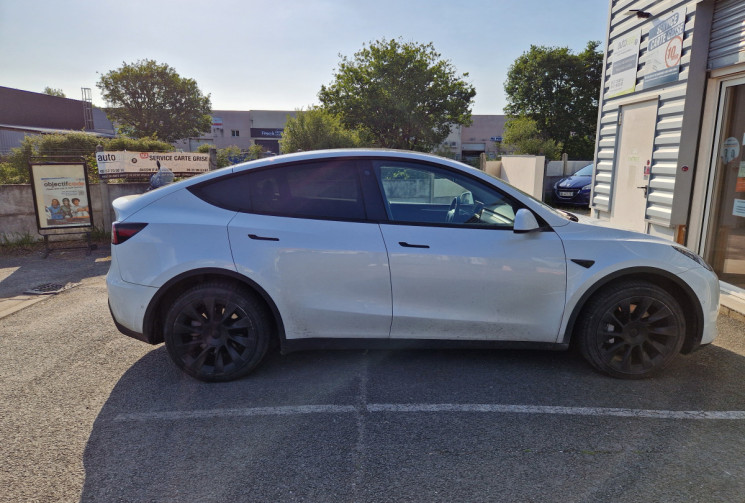 Tesla Model Y  Long Range AWD 