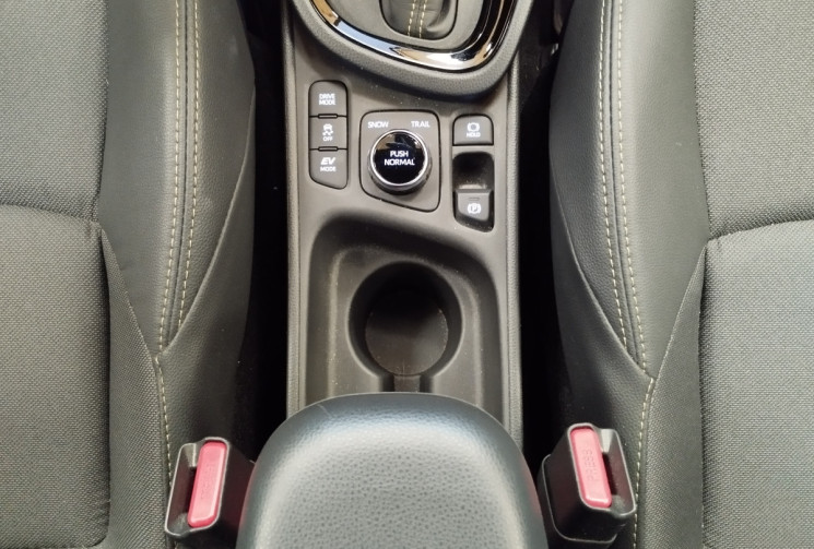 Toyota Yaris Cross 116 Hybrid TRAIL 4WD E-CVT BOITE AUTO 