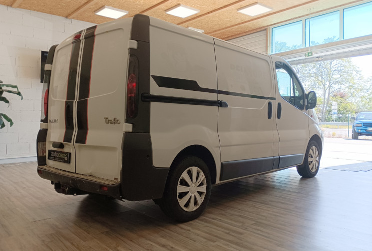 Renault Trafic II L1H1 1000kg 1.9 dCi Fourgon court 82 cv