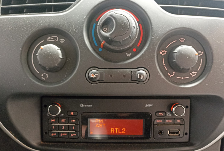 Renault Kangoo 1.5 dCi 90 ch – Barres de toit – Faible kilométrage – Garantie minimale de 6 mois