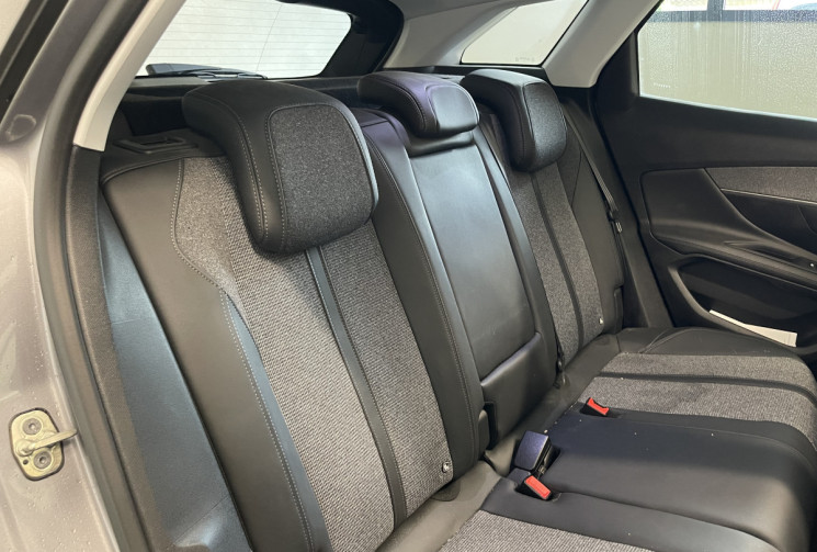 Peugeot 3008 Allure S&S 130ch EAT8 II 1.2 PureTech // Distribution OK