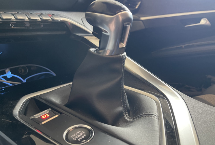 Peugeot 3008 Allure S&S 130ch EAT8 II 1.2 PureTech // Distribution OK