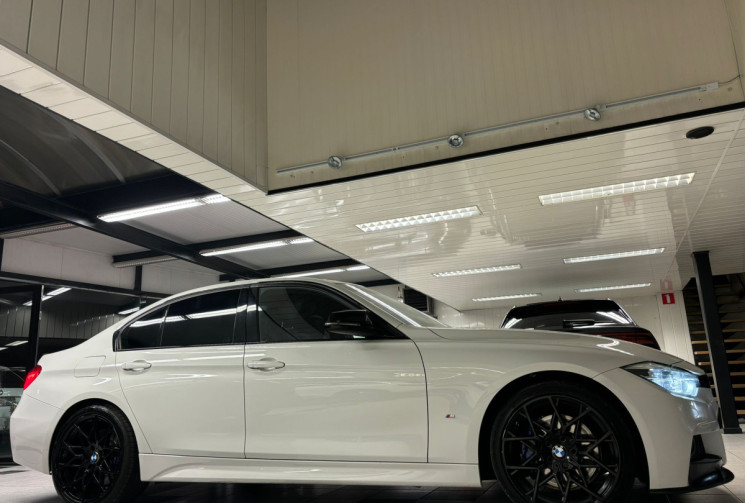 BMW Série 3 330e 2.0 ESSENCE/HYBRIDE M SPORT PACK PERFORMANCE 252 CV