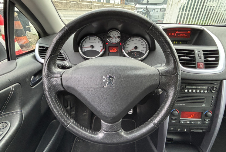 Peugeot 207 CC 1.6 16V 120 Ch FELINE 