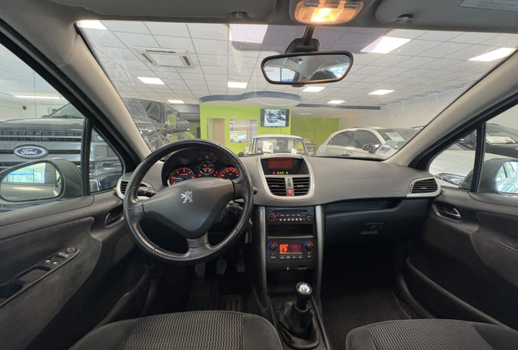 Peugeot 207 Essence 1,4 i 90 CV exécutive 5 P