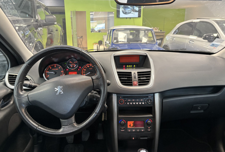 Peugeot 207 Essence 1,4 i 90 CV exécutive 5 P