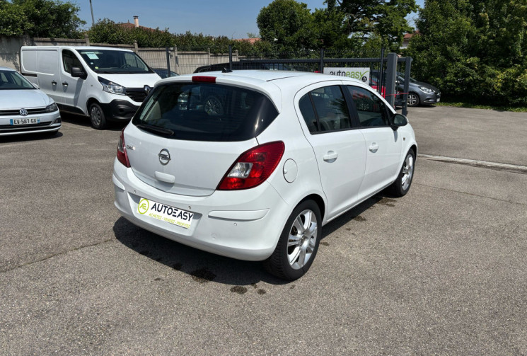 Opel Corsa D 1.4 / 100 CH / EDITION 