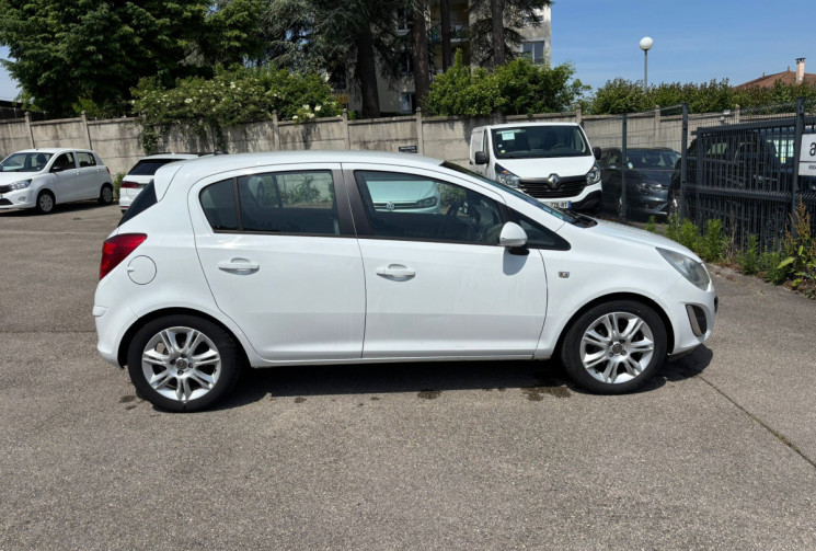 Opel Corsa D 1.4 / 100 CH / EDITION 