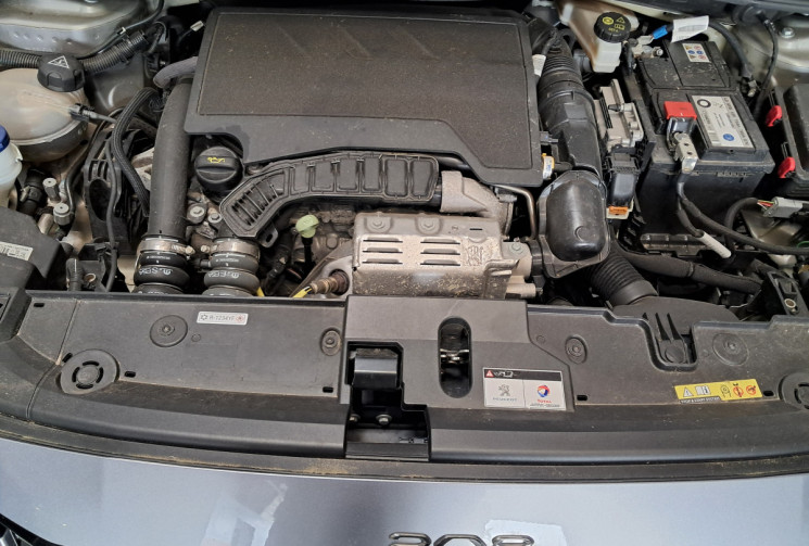 Peugeot 208 GT- 1.2 PureTech 100ch S&S - PARFAIT ETAT-GARANTIE-SUIVIE PEUGEOT