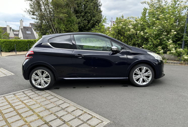 Peugeot 208 1.6 e-HDi 92ch 3p XY (équivalent GT LINE)