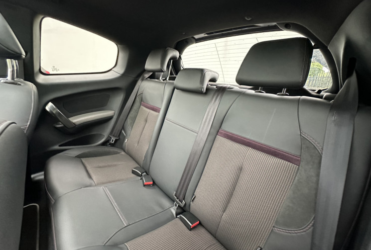 Peugeot 208 1.6 e-HDi 92ch 3p XY (équivalent GT LINE)