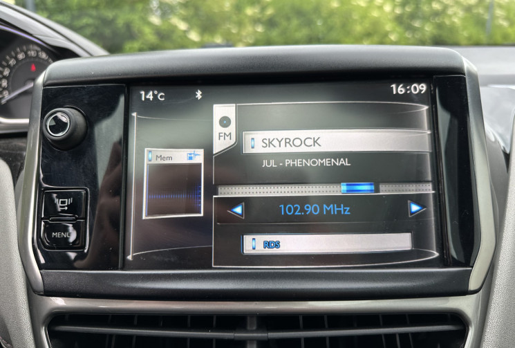 Peugeot 208 1.6 e-HDi 92ch 3p XY (équivalent GT LINE)