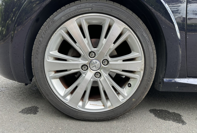 Peugeot 208 1.6 e-HDi 92ch 3p XY (équivalent GT LINE)
