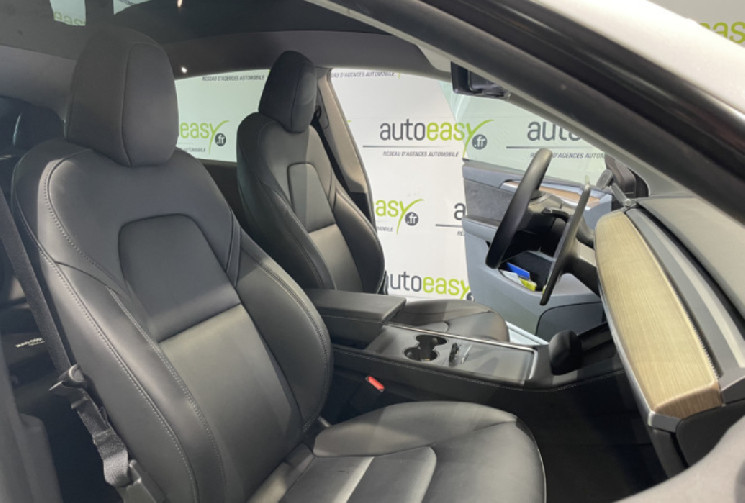Tesla Model Y PERFORMANCE 