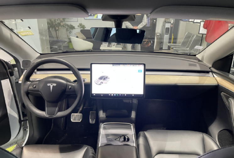 Tesla Model Y PERFORMANCE 