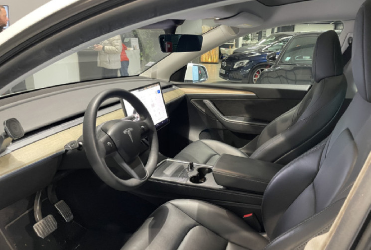 Tesla Model Y PERFORMANCE 